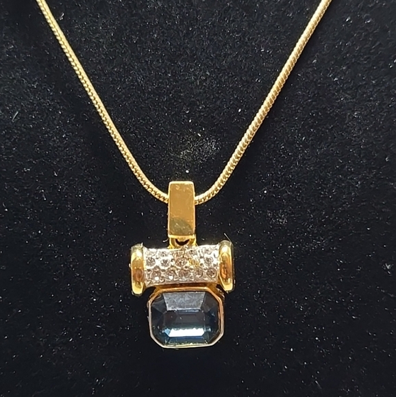 CP Branded Gold Tone Necklace With Large Blue Tone Stone Pendant 16" - Picture 4 of 11